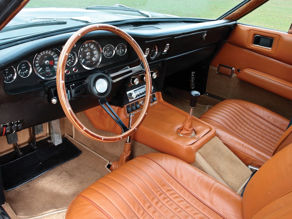 Aston Martin DBS V8 (Automatic)